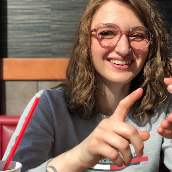 Meet your Posher, Hali - Picture 5 of 8